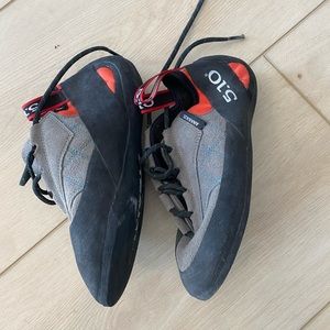 5.10 womens  size 7 Anasazi lace up climbing shoes